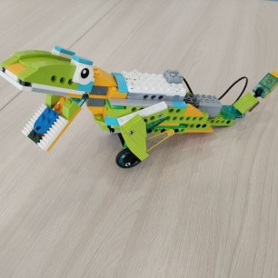 Действующая модель динозавра