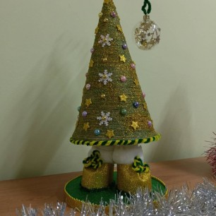 Елочка на ножках
