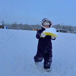 "Помогаю маме снимать контент"