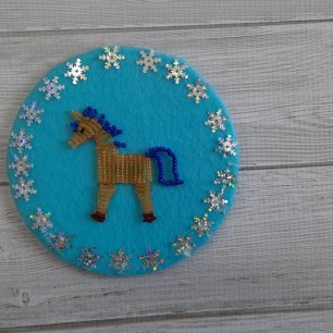 Новогодняя лошадка