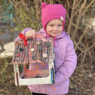 Кормушка"Вкусняшки для пташки"