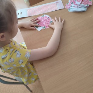 Маму я люблю и свою ручку ей дар.!!!