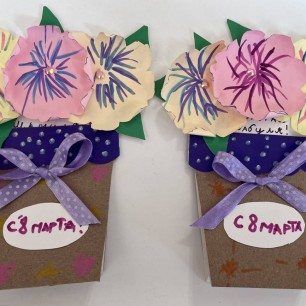 Цветочки в горшочках для мамы и бабушки