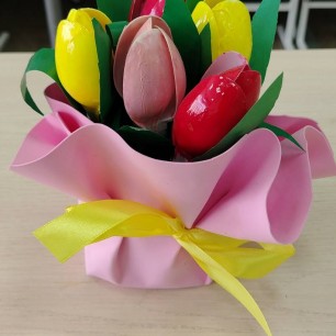 "Тюльпаны для мамы!"