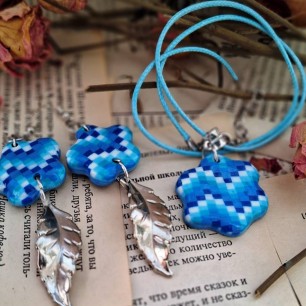 Гжельские мотивы в сувенирах