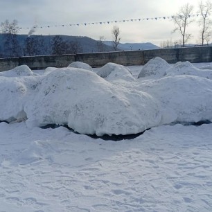 Спящие байкальские ледяные глыбы