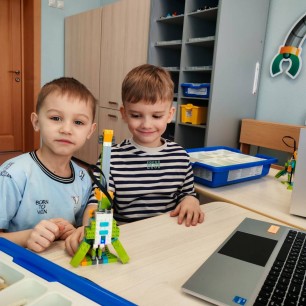 Электрогитара из лего