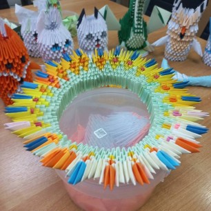 Поделка в технике модульное оригами "Корона"