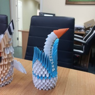 Поделка в технике модульное оригами "Лебедь"