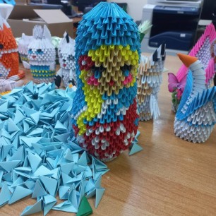 Поделка в технике модульное оригами "Матрёшка"