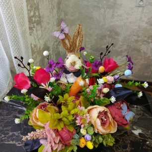 Зайчик на цветочной поляне