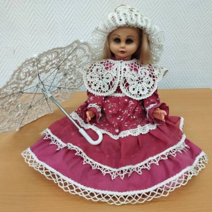 Кукла с зонтиком