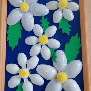 "Белые ромашки я маме подарю..."