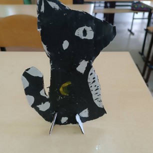 Картонная кошка