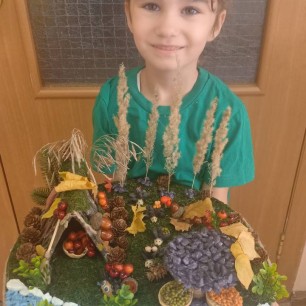 "Ежики готовятся к зиме"