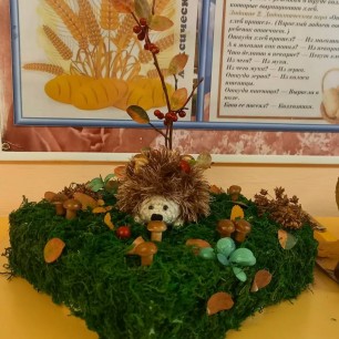 Ежик на полянке