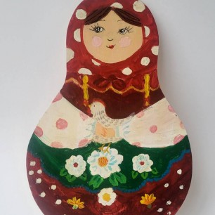 Русская красавица с курочкой