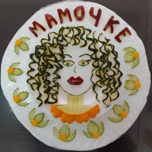 Фруктово-овощной портрет "Мамочке"