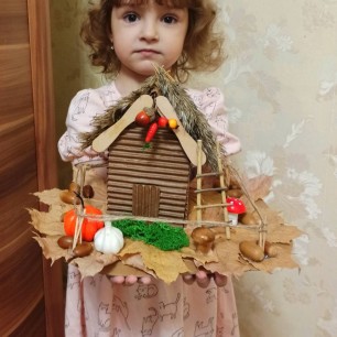 Домик лесника осенью