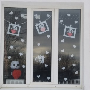 Оформление окон на День влюбленных