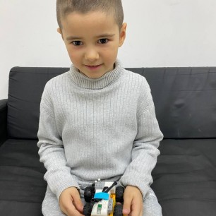 Шестиколесный автомобиль