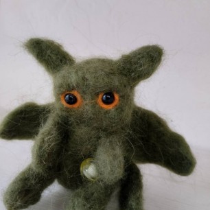 Дракошка с кристаллом добра