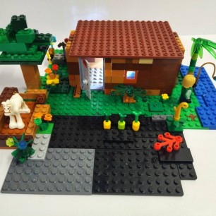 Домик у озера