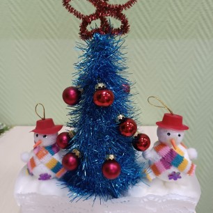 Веселые снеговики.