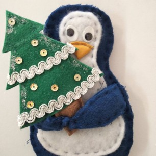 Пингвин с елочкой