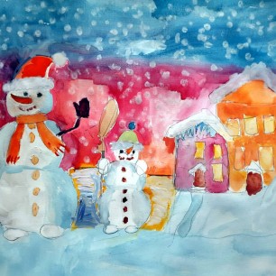 Снеговики во дворе.