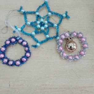 Букет из новогодних игрушек