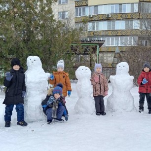 "Семья снеговичков"