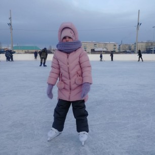 На коньках