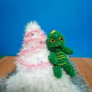 Дракончик под ёлочкой