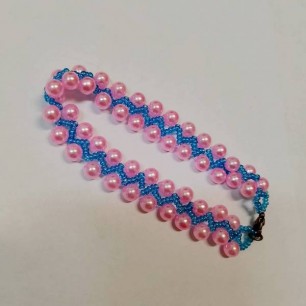 Браслет из бисера и бусин