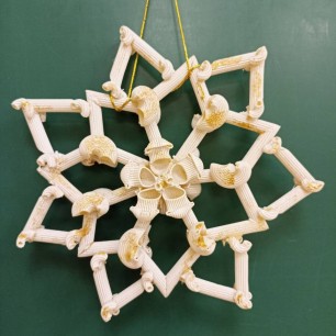 Очаровательная снежинка