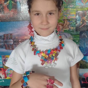 "Украшения из фантиков"