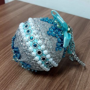 Игрушка для зелёной красавицы