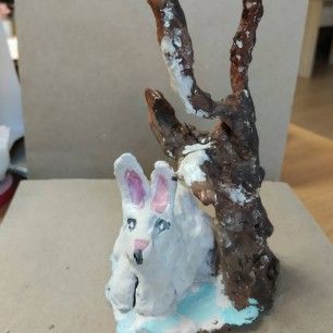 Кролик под деревом