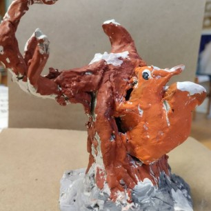 Белочка на дереве