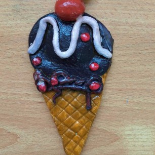 Игрушка на ёлку "Мороженное"
