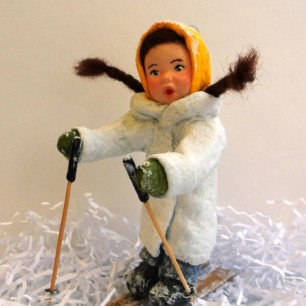 Юная лыжница