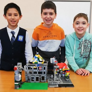 Дворик у дома