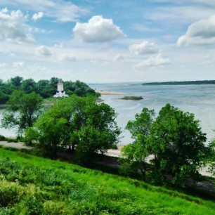 На прогулке по набережной