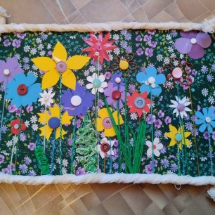 "Подарю я маме весенний луг с цветами"