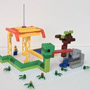 Змея в зоопарке