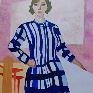 Девушка в полосатом платье