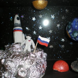 "На космической ракете, в космос мы отправимся. С испытаниями любыми, мы отлично справимся!"