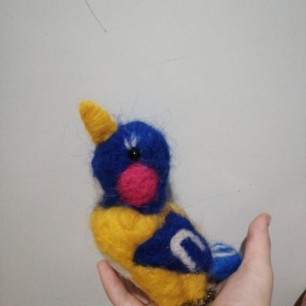 Прилетела с жарких стран