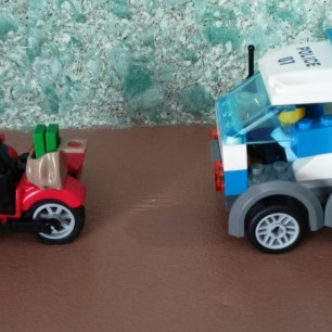 "Полицейские спешат на помощь"